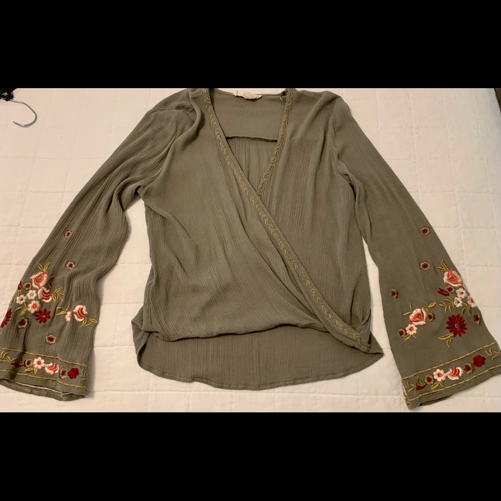 Love Stitch BoHo long sleeve embroidered top Sz Small